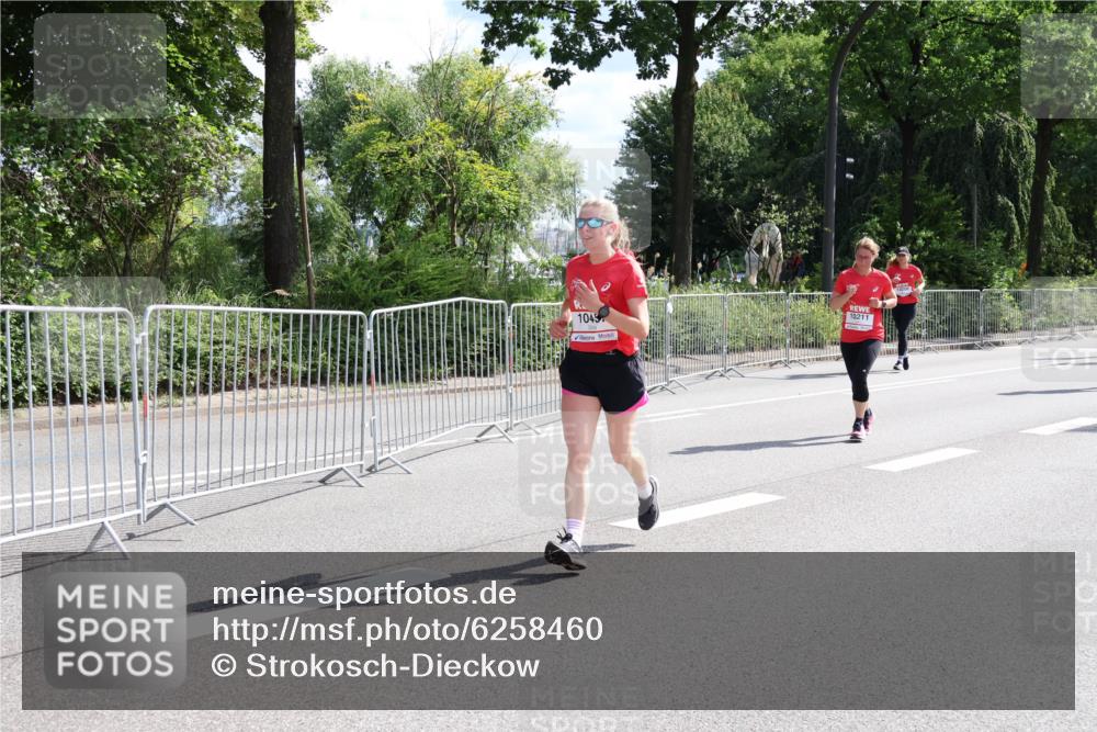 08.06.2024 - REWE Women's Run Strokosch-Dieckow http://msf.ph/oto/6258460 09.06.2024 09:55:45 Laufen 1045, 10211 meine-sportfotos.de