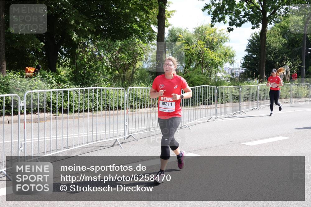 08.06.2024 - REWE Women's Run Strokosch-Dieckow http://msf.ph/oto/6258470 09.06.2024 09:55:48 Laufen 10211 meine-sportfotos.de