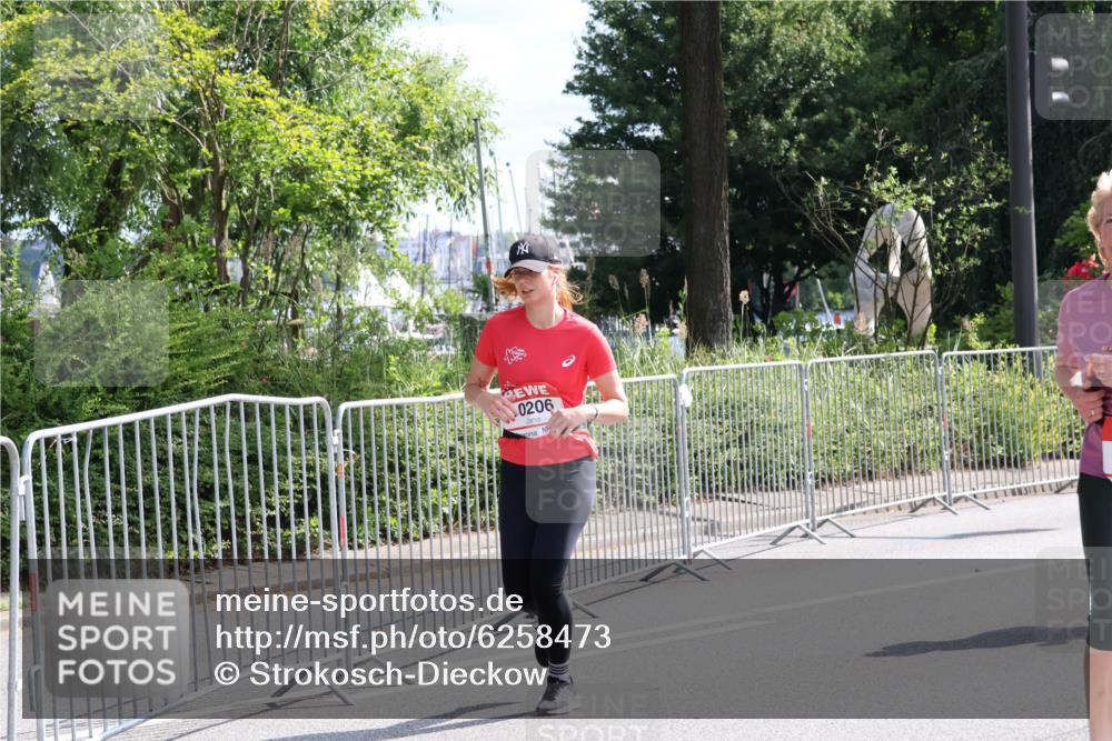 08.06.2024 - REWE Women's Run Strokosch-Dieckow http://msf.ph/oto/6258473 09.06.2024 09:55:49 Laufen 0206 meine-sportfotos.de