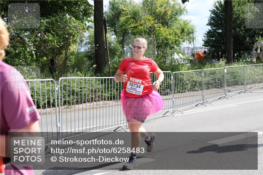 08.06.2024 - REWE Women's Run Strokosch-Dieckow http://msf.ph/oto/6258483 09.06.2024 09:55:52 Laufen 10734 meine-sportfotos.de