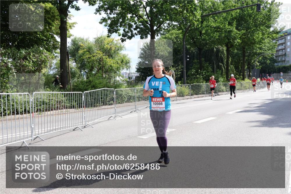 08.06.2024 - REWE Women's Run Strokosch-Dieckow http://msf.ph/oto/6258486 09.06.2024 09:55:53 Laufen 10566 meine-sportfotos.de