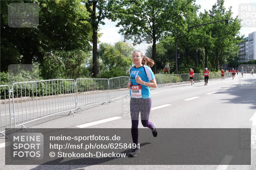 08.06.2024 - REWE Women's Run Strokosch-Dieckow http://msf.ph/oto/6258491 09.06.2024 09:55:53 Laufen 10566 meine-sportfotos.de
