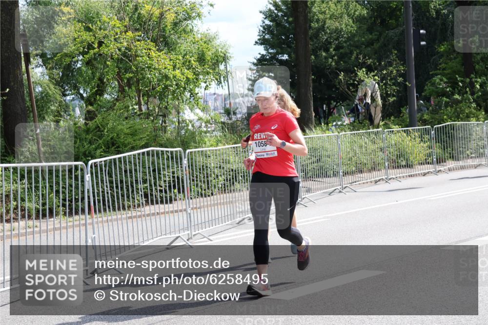 08.06.2024 - REWE Women's Run Strokosch-Dieckow http://msf.ph/oto/6258495 09.06.2024 09:55:58 Laufen 1058 meine-sportfotos.de