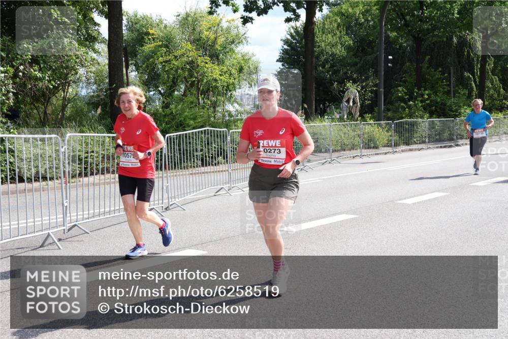 08.06.2024 - REWE Women's Run Strokosch-Dieckow http://msf.ph/oto/6258519 09.06.2024 09:56:04 Laufen 1057, 0273, 10135 meine-sportfotos.de