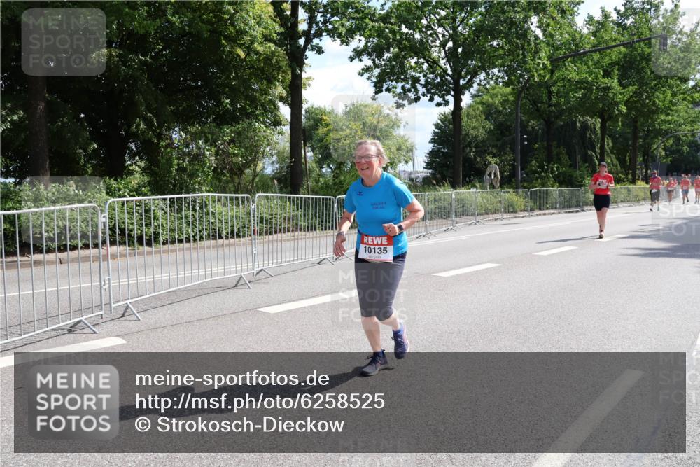 08.06.2024 - REWE Women's Run Strokosch-Dieckow http://msf.ph/oto/6258525 09.06.2024 09:56:08 Laufen 10135 meine-sportfotos.de