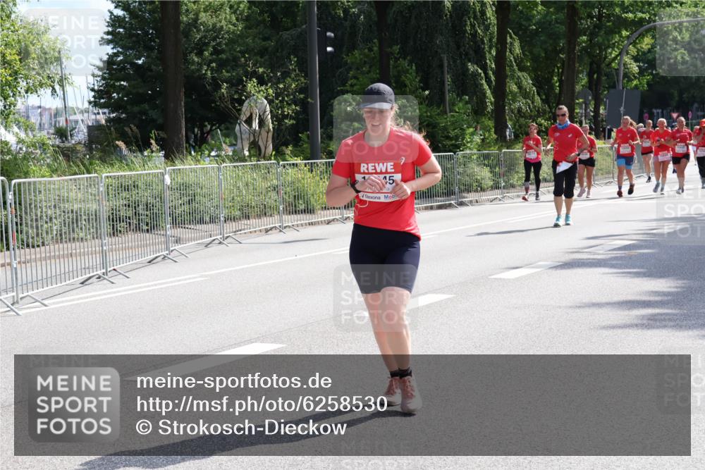 08.06.2024 - REWE Women's Run Strokosch-Dieckow http://msf.ph/oto/6258530 09.06.2024 09:56:11 Laufen 45 meine-sportfotos.de