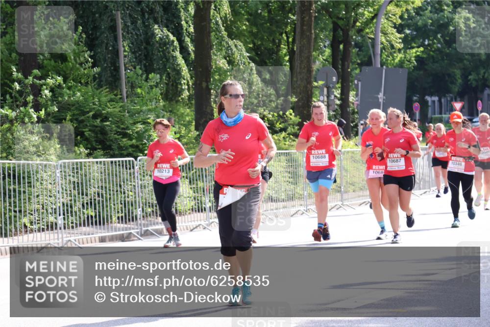 08.06.2024 - REWE Women's Run Strokosch-Dieckow http://msf.ph/oto/6258535 09.06.2024 09:56:13 Laufen 10688, 10687, 10346, 1068, 10213, 10509 meine-sportfotos.de