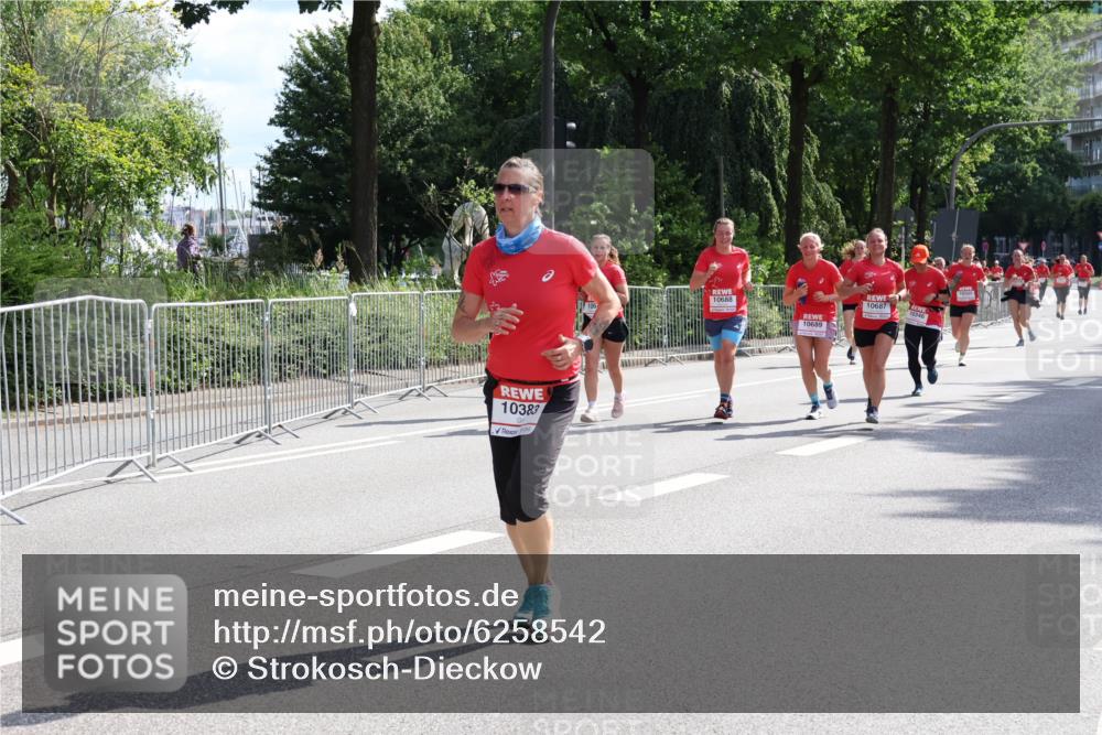 08.06.2024 - REWE Women's Run Strokosch-Dieckow http://msf.ph/oto/6258542 09.06.2024 09:56:17 Laufen 10383, 10688, 10687, 10346, 10689 meine-sportfotos.de