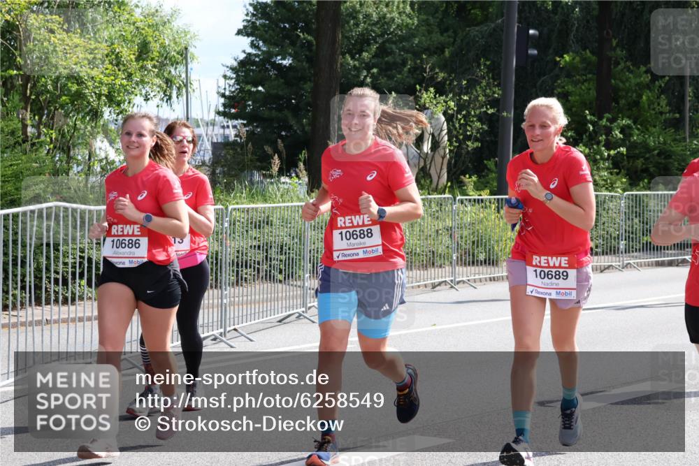 08.06.2024 - REWE Women's Run Strokosch-Dieckow http://msf.ph/oto/6258549 09.06.2024 09:56:19 Laufen 10686, 15, 10688, 10689 meine-sportfotos.de