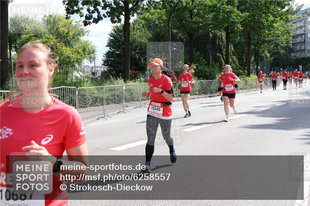 08.06.2024 - REWE Women's Run Strokosch-Dieckow http://msf.ph/oto/6258557 09.06.2024 09:56:21 Laufen 10687, 10346, 10296, 10509 meine-sportfotos.de