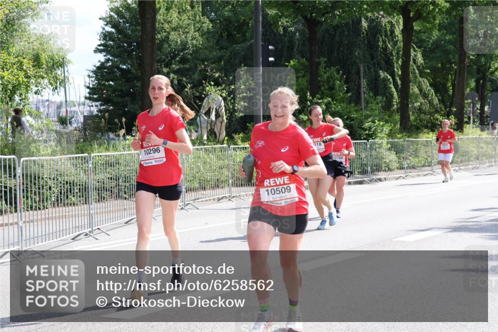 08.06.2024 - REWE Women's Run Strokosch-Dieckow http://msf.ph/oto/6258562 09.06.2024 09:56:23 Laufen 10296, 10509, 218, 0760 meine-sportfotos.de