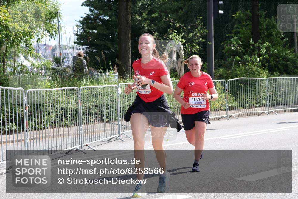 08.06.2024 - REWE Women's Run Strokosch-Dieckow http://msf.ph/oto/6258566 09.06.2024 09:56:25 Laufen 10760 meine-sportfotos.de