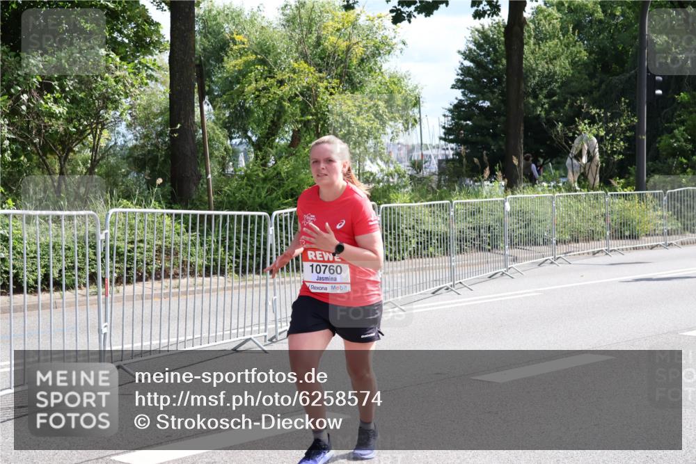 08.06.2024 - REWE Women's Run Strokosch-Dieckow http://msf.ph/oto/6258574 09.06.2024 09:56:27 Laufen 10760 meine-sportfotos.de