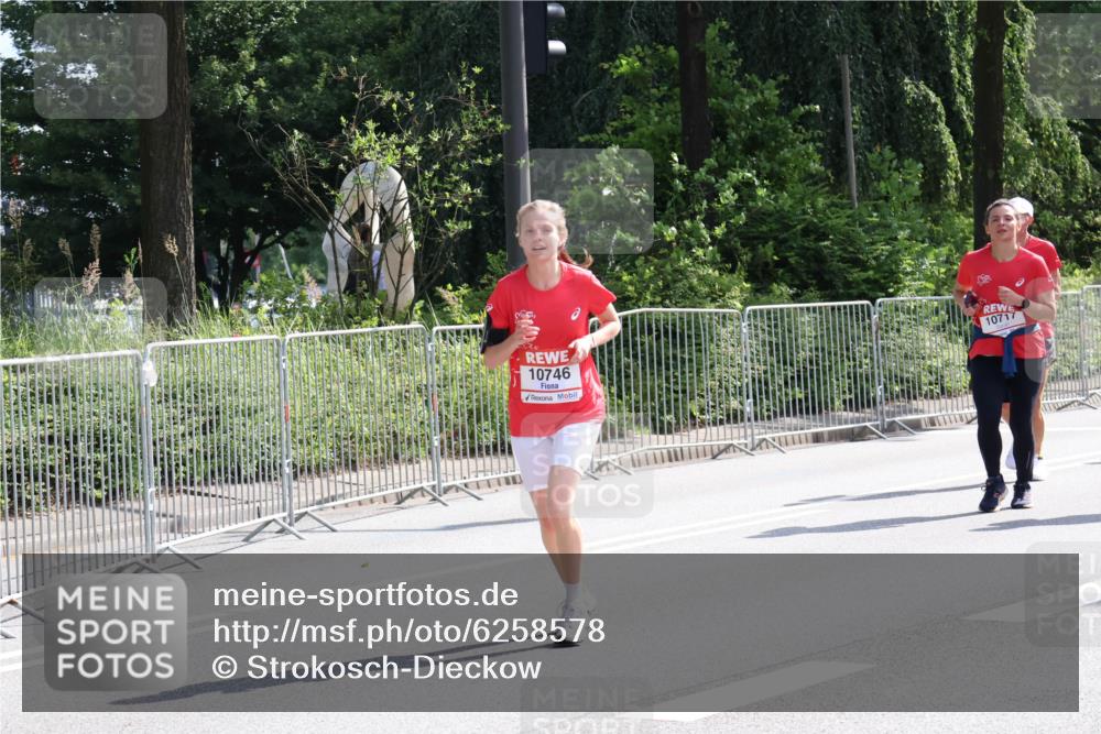 08.06.2024 - REWE Women's Run Strokosch-Dieckow http://msf.ph/oto/6258578 09.06.2024 09:56:29 Laufen 10746, 10717 meine-sportfotos.de