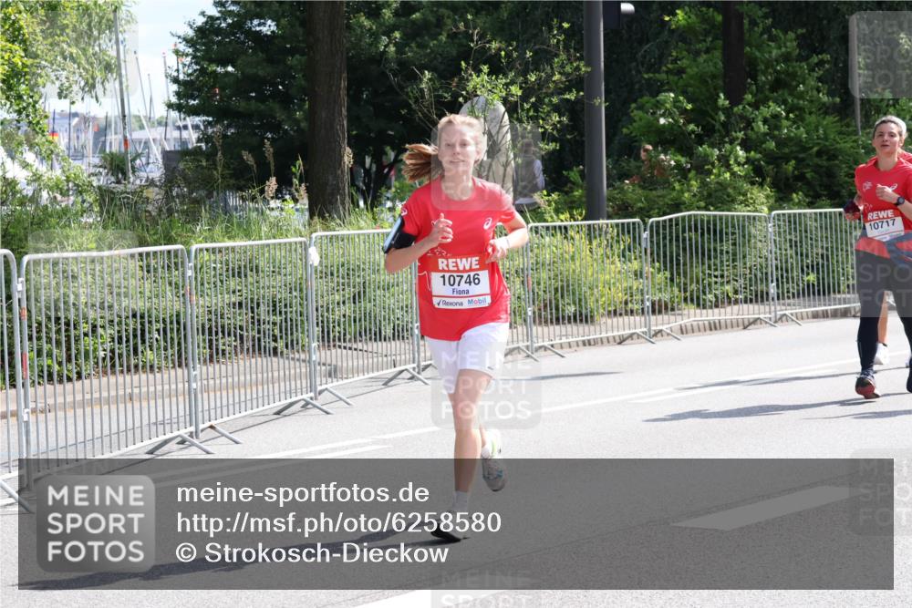 08.06.2024 - REWE Women's Run Strokosch-Dieckow http://msf.ph/oto/6258580 09.06.2024 09:56:30 Laufen 10746, 10717 meine-sportfotos.de