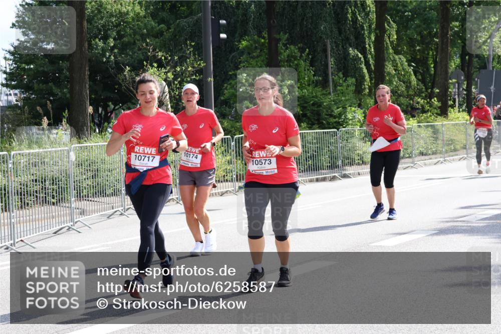 08.06.2024 - REWE Women's Run Strokosch-Dieckow http://msf.ph/oto/6258587 09.06.2024 09:56:32 Laufen 10717, 10174, 10573, 10162 meine-sportfotos.de
