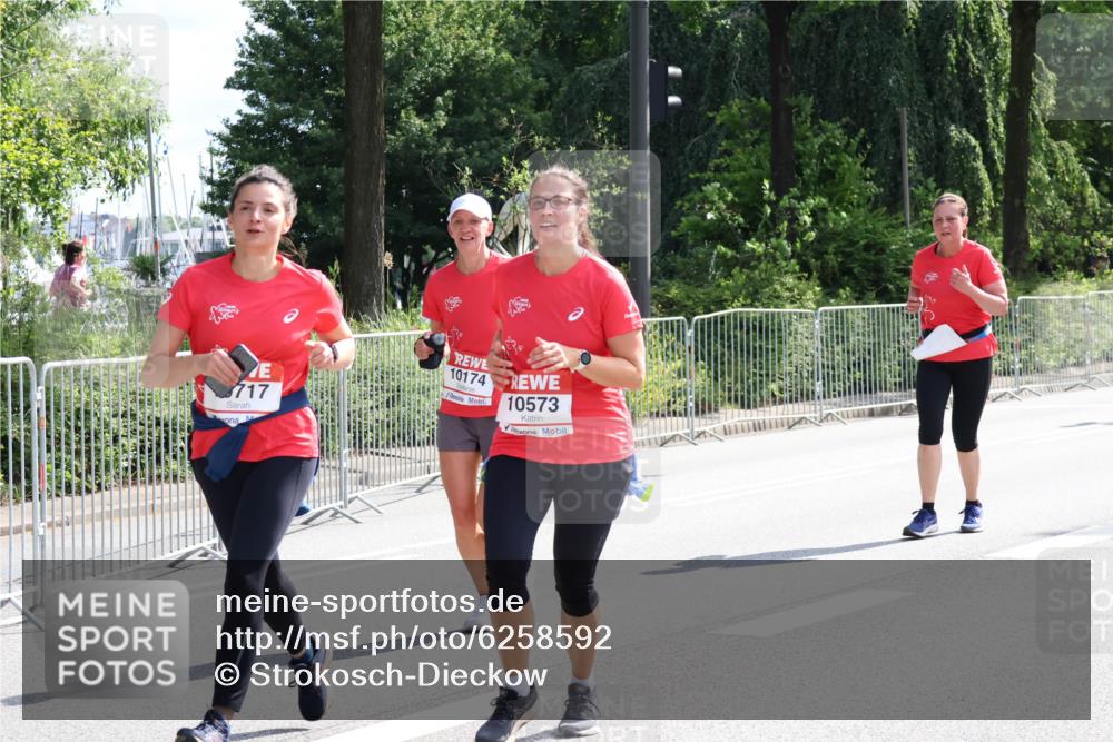 08.06.2024 - REWE Women's Run Strokosch-Dieckow http://msf.ph/oto/6258592 09.06.2024 09:56:33 Laufen 717, 10174, 10573 meine-sportfotos.de
