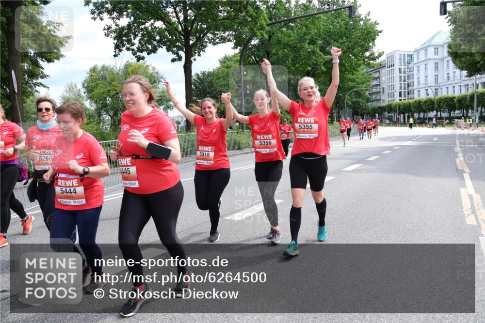 08.06.2024 - REWE Women's Run Strokosch-Dieckow http://msf.ph/oto/6264500 09.06.2024 11:02:37 Laufen 5266, 5444, 445, 5318, 5356, 5355 meine-sportfotos.de
