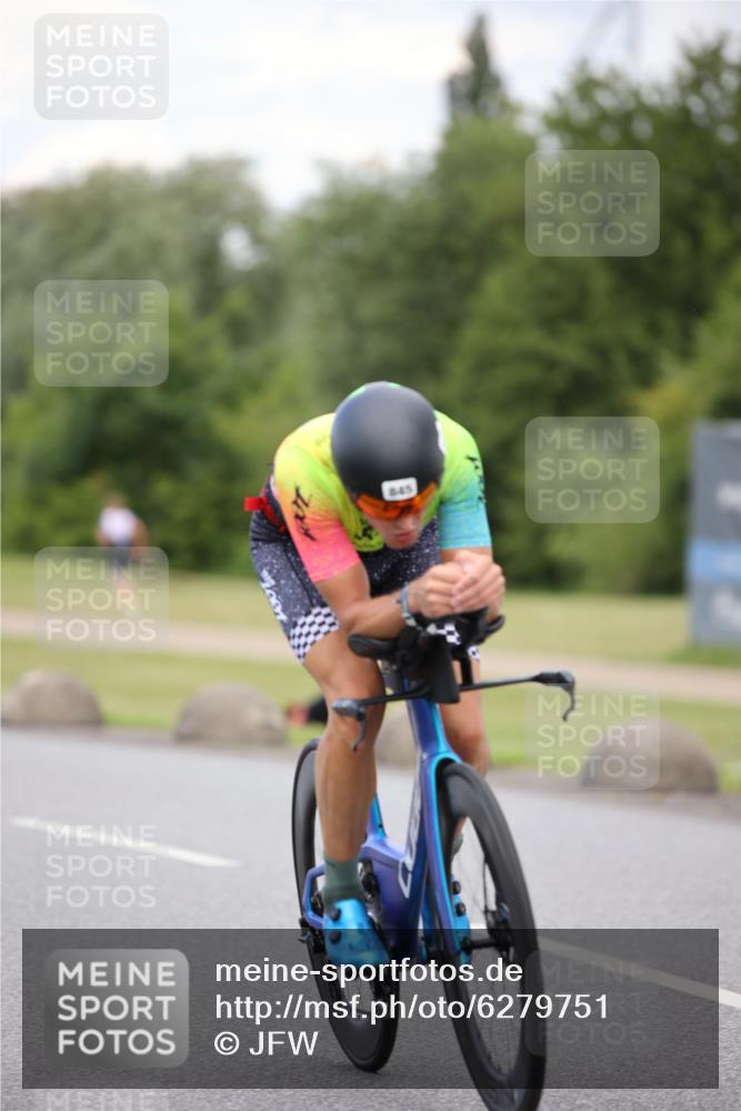 16.06.2024 - 26. Vierlanden-Triathlon Jannik Wohlers http://msf.ph/oto/6279751 16.06.2024 13:05:36 Radfahren 801, 845, 891, 913 meine-sportfotos.de