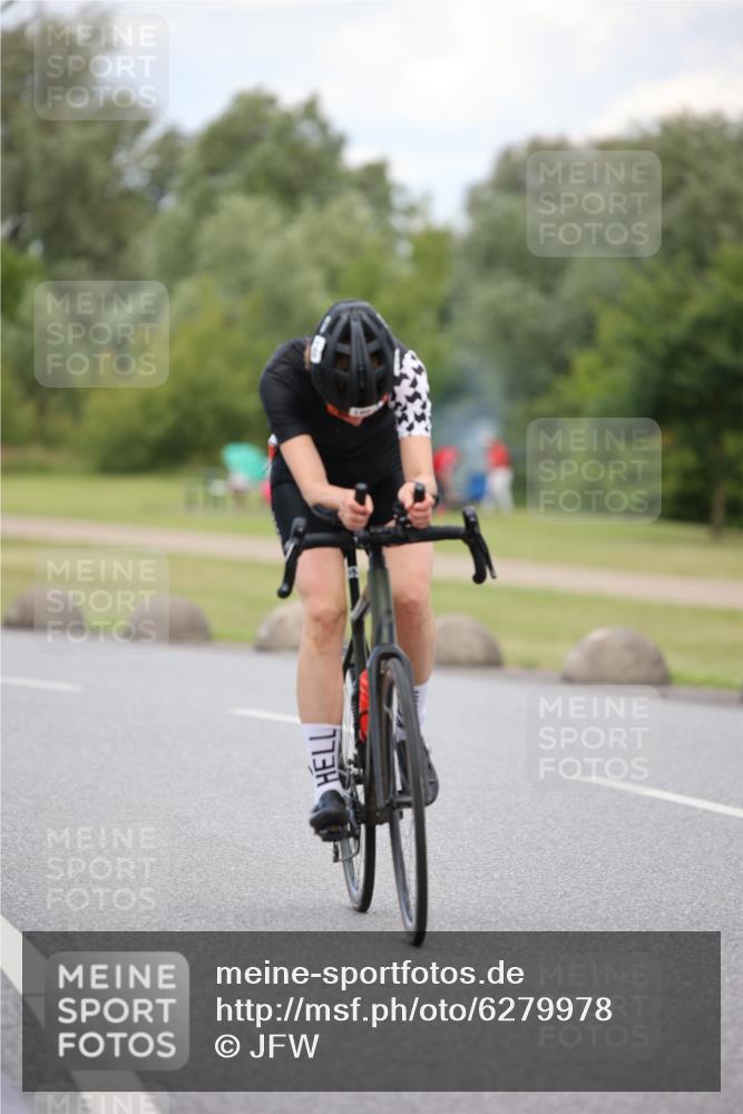 16.06.2024 - 26. Vierlanden-Triathlon Jannik Wohlers http://msf.ph/oto/6279978 16.06.2024 13:05:49 Radfahren 186, 889, 915 meine-sportfotos.de