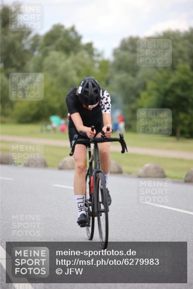 16.06.2024 - 26. Vierlanden-Triathlon Jannik Wohlers http://msf.ph/oto/6279983 16.06.2024 13:05:50 Radfahren 186, 889, 915 meine-sportfotos.de