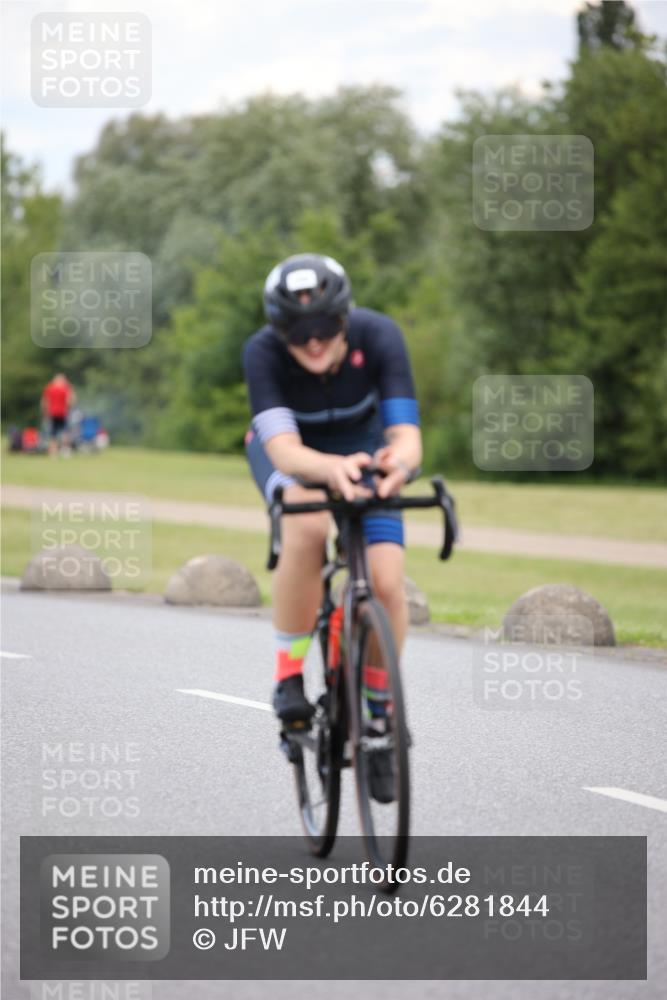 16.06.2024 - 26. Vierlanden-Triathlon Jannik Wohlers http://msf.ph/oto/6281844 16.06.2024 13:06:07 Radfahren 192, 797, 841, 941, 942, 944, 945 meine-sportfotos.de