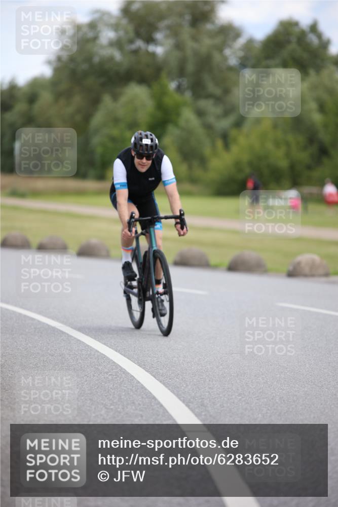 16.06.2024 - 26. Vierlanden-Triathlon Jannik Wohlers http://msf.ph/oto/6283652 16.06.2024 13:09:46 Radfahren 694, 710, 898 meine-sportfotos.de