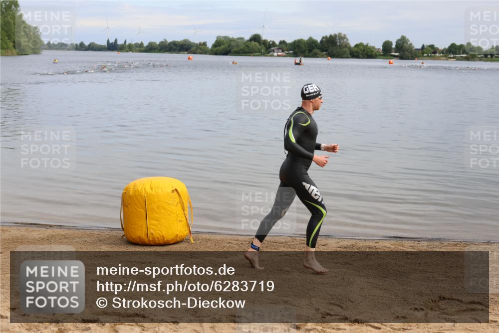 16.06.2024 - 26. Vierlanden-Triathlon Strokosch-Dieckow http://msf.ph/oto/6283719 16.06.2024 09:07:56 Schwimmen  meine-sportfotos.de