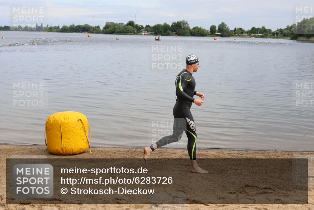 16.06.2024 - 26. Vierlanden-Triathlon Strokosch-Dieckow http://msf.ph/oto/6283726 16.06.2024 09:07:57 Schwimmen  meine-sportfotos.de