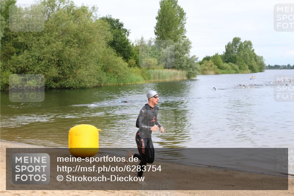 16.06.2024 - 26. Vierlanden-Triathlon Strokosch-Dieckow http://msf.ph/oto/6283754 16.06.2024 09:08:17 Schwimmen  meine-sportfotos.de