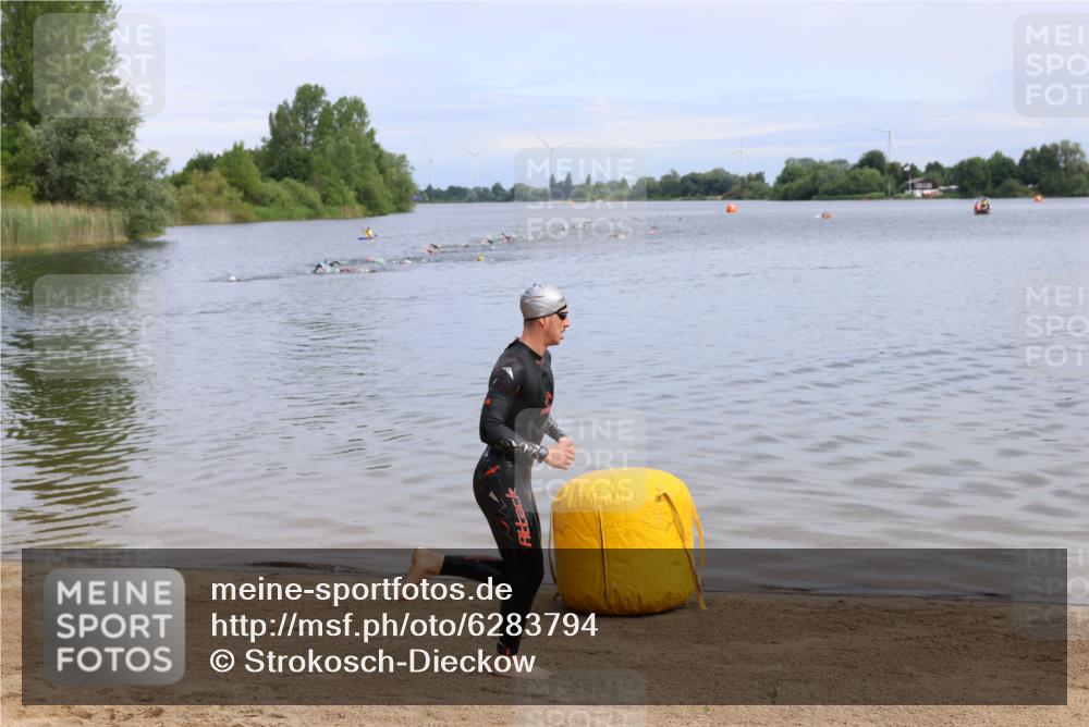 16.06.2024 - 26. Vierlanden-Triathlon Strokosch-Dieckow http://msf.ph/oto/6283794 16.06.2024 09:08:18 Schwimmen  meine-sportfotos.de