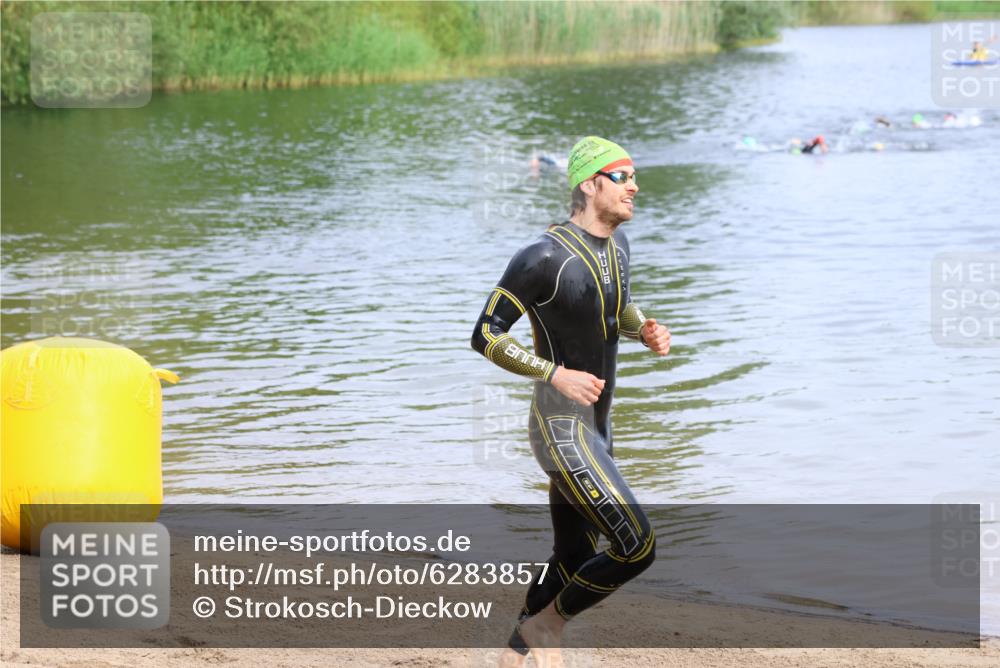 16.06.2024 - 26. Vierlanden-Triathlon Strokosch-Dieckow http://msf.ph/oto/6283857 16.06.2024 09:08:32 Schwimmen  meine-sportfotos.de