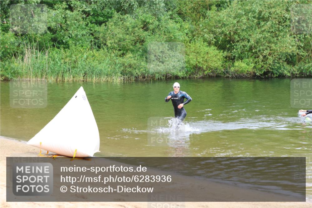 16.06.2024 - 26. Vierlanden-Triathlon Strokosch-Dieckow http://msf.ph/oto/6283936 16.06.2024 09:08:53 Schwimmen  meine-sportfotos.de