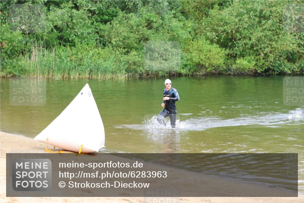 16.06.2024 - 26. Vierlanden-Triathlon Strokosch-Dieckow http://msf.ph/oto/6283963 16.06.2024 09:08:53 Schwimmen  meine-sportfotos.de