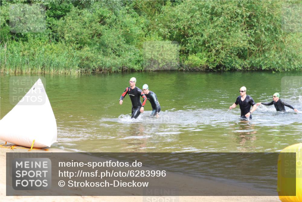 16.06.2024 - 26. Vierlanden-Triathlon Strokosch-Dieckow http://msf.ph/oto/6283996 16.06.2024 09:08:58 Schwimmen  meine-sportfotos.de