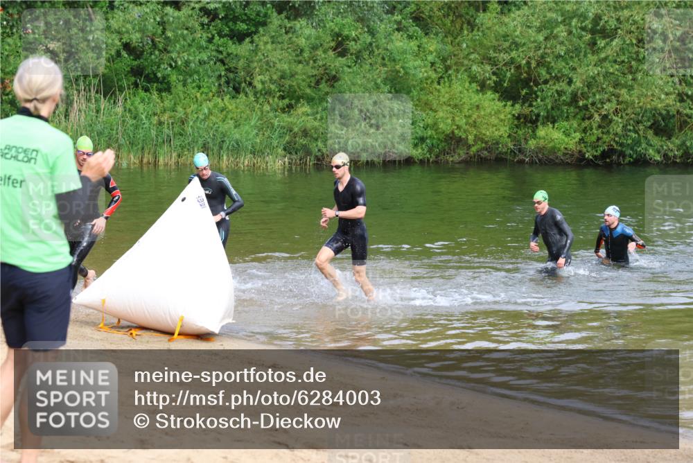 16.06.2024 - 26. Vierlanden-Triathlon Strokosch-Dieckow http://msf.ph/oto/6284003 16.06.2024 09:09:01 Schwimmen  meine-sportfotos.de