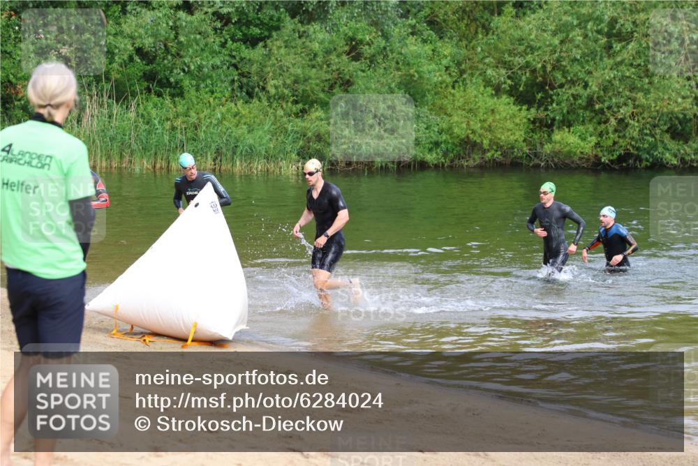 16.06.2024 - 26. Vierlanden-Triathlon Strokosch-Dieckow http://msf.ph/oto/6284024 16.06.2024 09:09:01 Schwimmen  meine-sportfotos.de