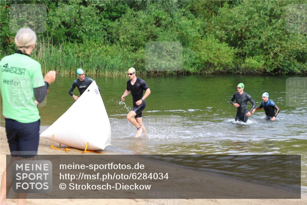 16.06.2024 - 26. Vierlanden-Triathlon Strokosch-Dieckow http://msf.ph/oto/6284034 16.06.2024 09:09:02 Schwimmen  meine-sportfotos.de