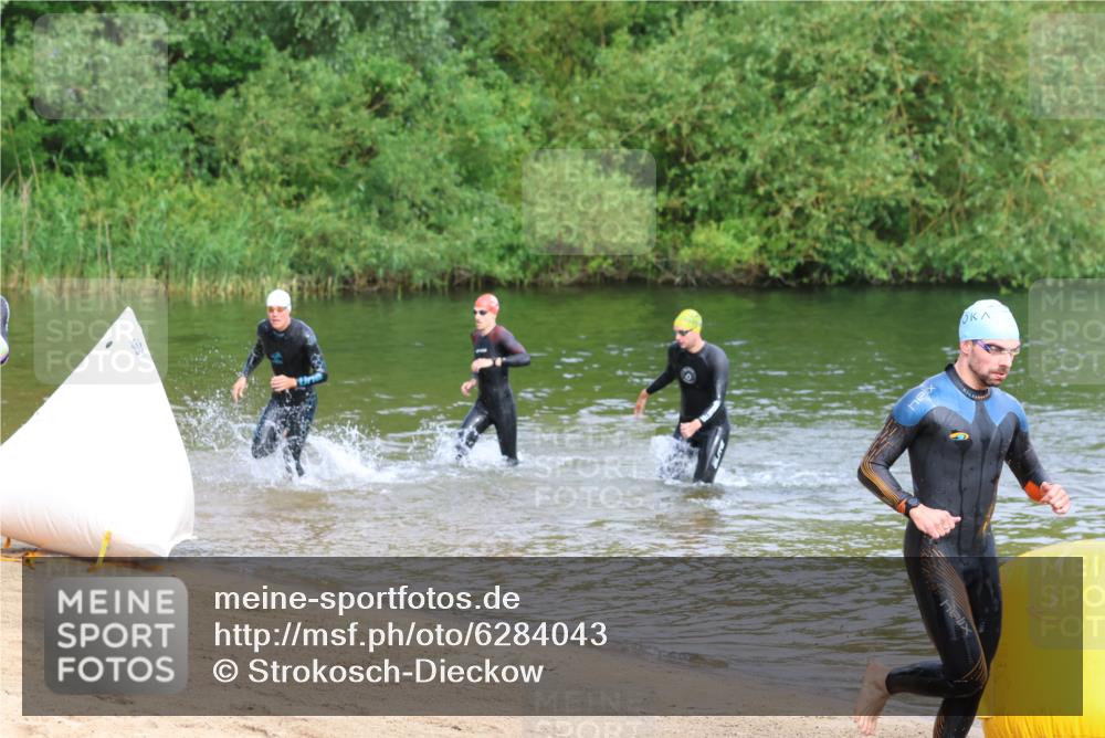 16.06.2024 - 26. Vierlanden-Triathlon Strokosch-Dieckow http://msf.ph/oto/6284043 16.06.2024 09:09:09 Schwimmen  meine-sportfotos.de