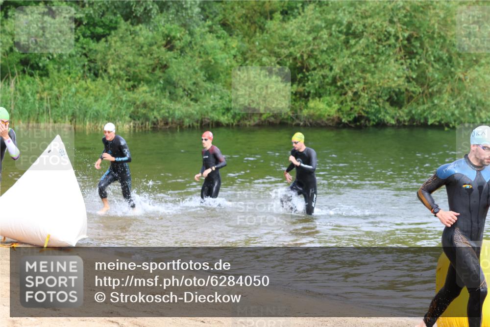 16.06.2024 - 26. Vierlanden-Triathlon Strokosch-Dieckow http://msf.ph/oto/6284050 16.06.2024 09:09:10 Schwimmen  meine-sportfotos.de