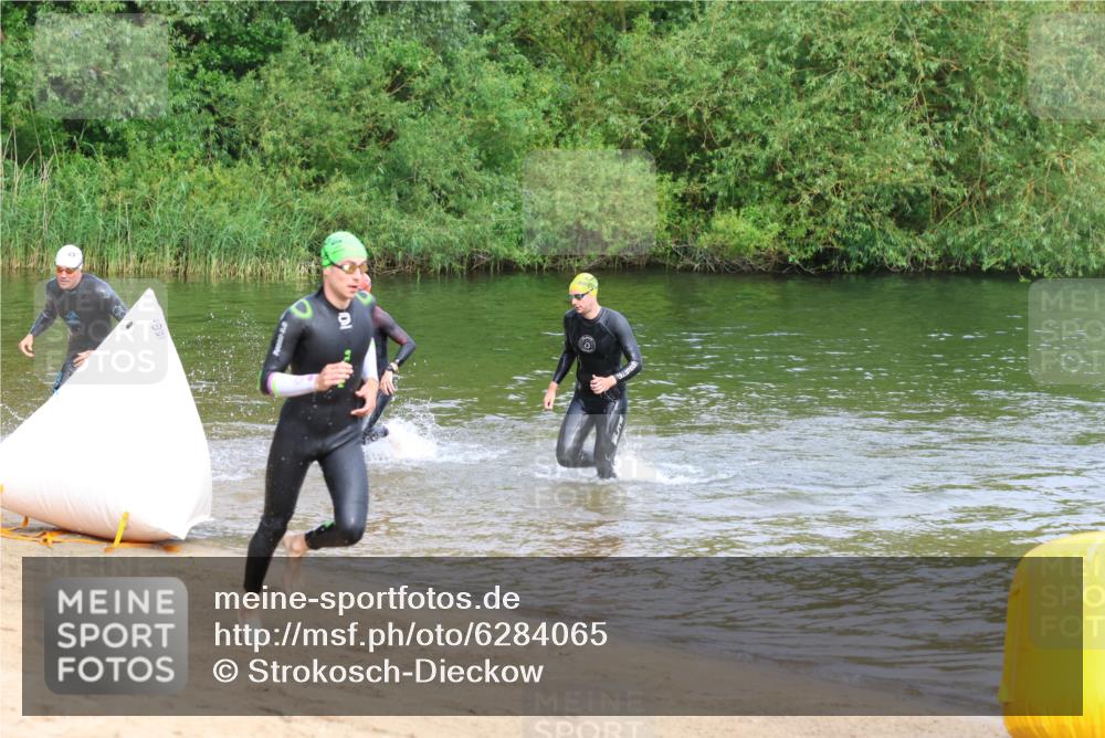 16.06.2024 - 26. Vierlanden-Triathlon Strokosch-Dieckow http://msf.ph/oto/6284065 16.06.2024 09:09:10 Schwimmen  meine-sportfotos.de