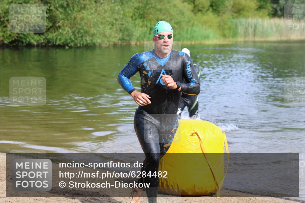 16.06.2024 - 26. Vierlanden-Triathlon Strokosch-Dieckow http://msf.ph/oto/6284482 16.06.2024 09:30:30 Schwimmen 5, 42, 5, 42 meine-sportfotos.de