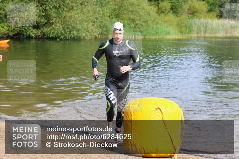 16.06.2024 - 26. Vierlanden-Triathlon Strokosch-Dieckow http://msf.ph/oto/6284625 16.06.2024 09:30:32 Schwimmen 5, 42, 5, 42 meine-sportfotos.de