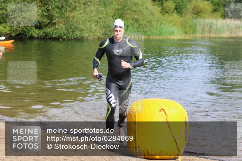 16.06.2024 - 26. Vierlanden-Triathlon Strokosch-Dieckow http://msf.ph/oto/6284669 16.06.2024 09:30:33 Schwimmen 5, 42, 5, 42 meine-sportfotos.de