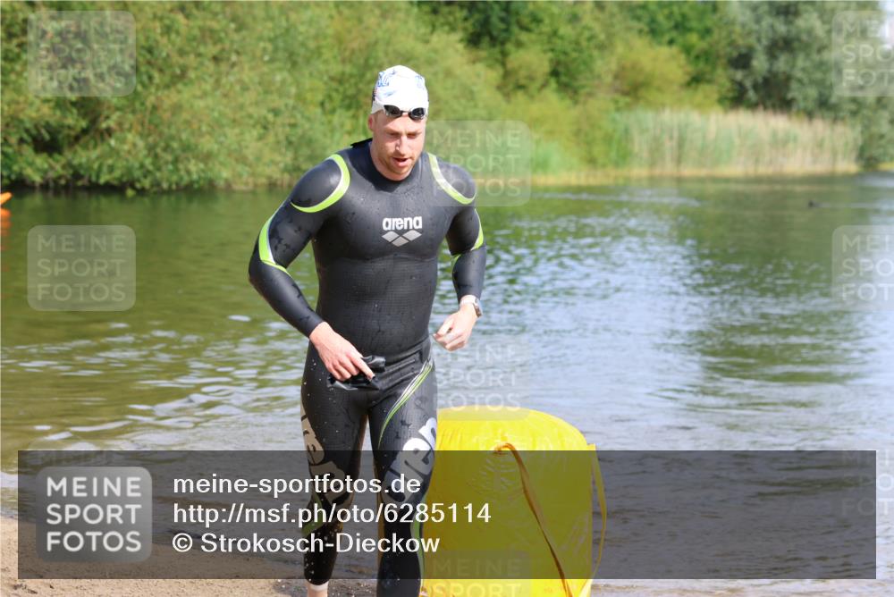 16.06.2024 - 26. Vierlanden-Triathlon Strokosch-Dieckow http://msf.ph/oto/6285114 16.06.2024 09:30:34 Schwimmen 5, 42, 5, 42 meine-sportfotos.de