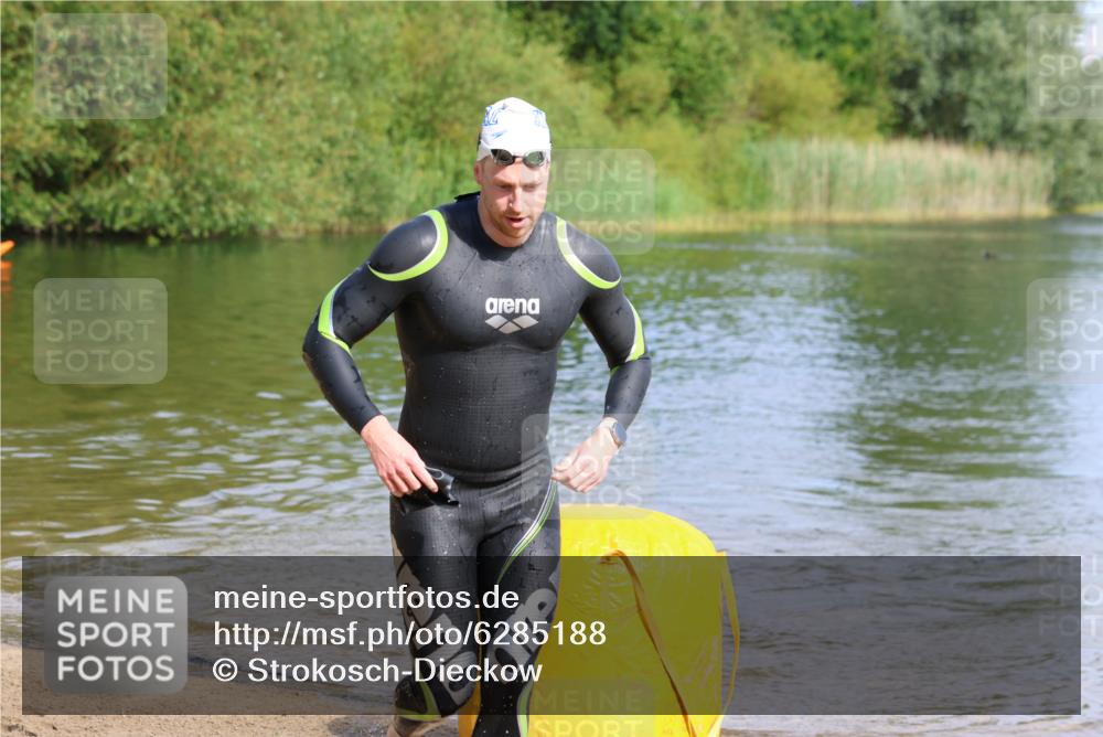 16.06.2024 - 26. Vierlanden-Triathlon Strokosch-Dieckow http://msf.ph/oto/6285188 16.06.2024 09:30:34 Schwimmen 5, 42, 5, 42 meine-sportfotos.de