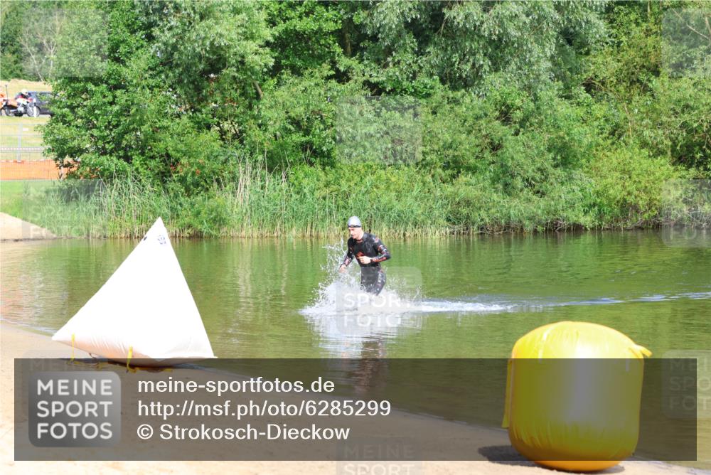 16.06.2024 - 26. Vierlanden-Triathlon Strokosch-Dieckow http://msf.ph/oto/6285299 16.06.2024 09:32:10 Schwimmen 62, 62 meine-sportfotos.de