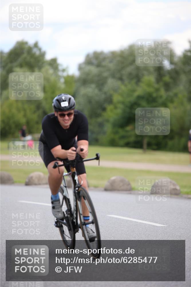 16.06.2024 - 26. Vierlanden-Triathlon Jannik Wohlers http://msf.ph/oto/6285477 16.06.2024 13:10:39 Radfahren 727, 905 meine-sportfotos.de