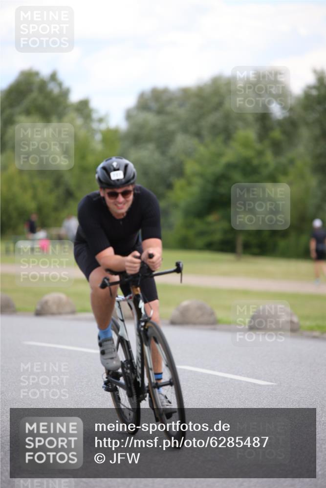16.06.2024 - 26. Vierlanden-Triathlon Jannik Wohlers http://msf.ph/oto/6285487 16.06.2024 13:10:40 Radfahren 727, 905 meine-sportfotos.de