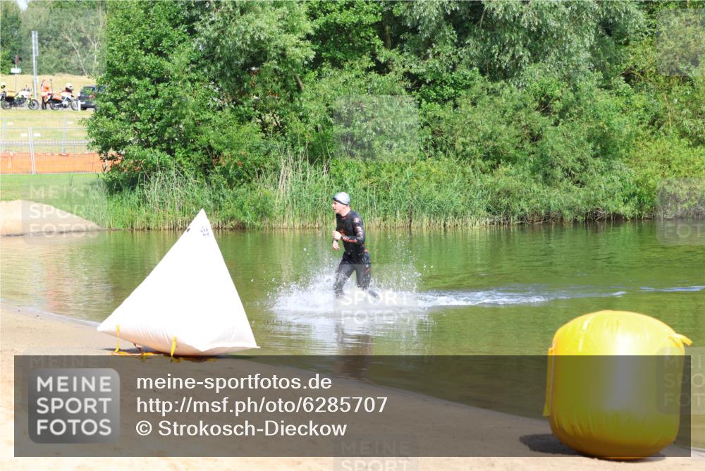 16.06.2024 - 26. Vierlanden-Triathlon Strokosch-Dieckow http://msf.ph/oto/6285707 16.06.2024 09:32:10 Schwimmen 62, 62 meine-sportfotos.de